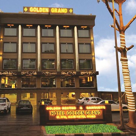 Hotel Golden Grand Delhi  Exterior photo