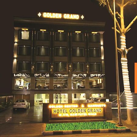 Hotel Golden Grand Delhi  Exterior photo