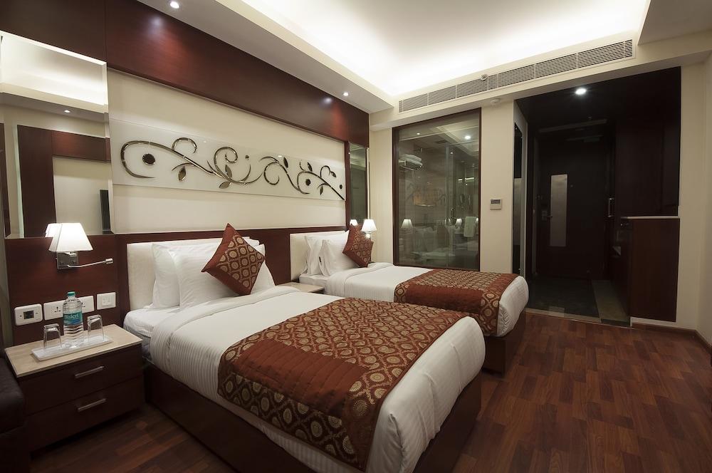 Hotel Golden Grand Delhi  Exterior photo