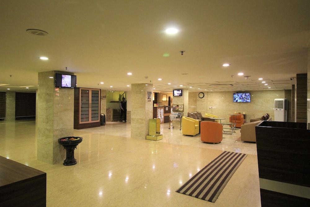 Hotel Golden Grand Delhi  Exterior photo