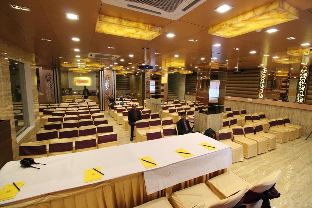 Hotel Golden Grand Delhi  Exterior photo