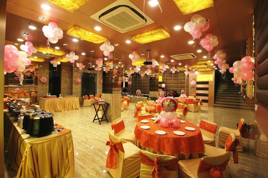 Hotel Golden Grand Delhi  Exterior photo