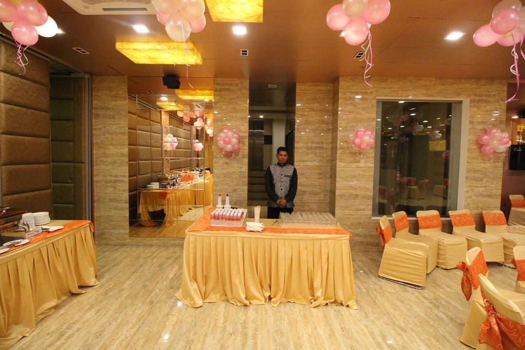 Hotel Golden Grand Delhi  Exterior photo