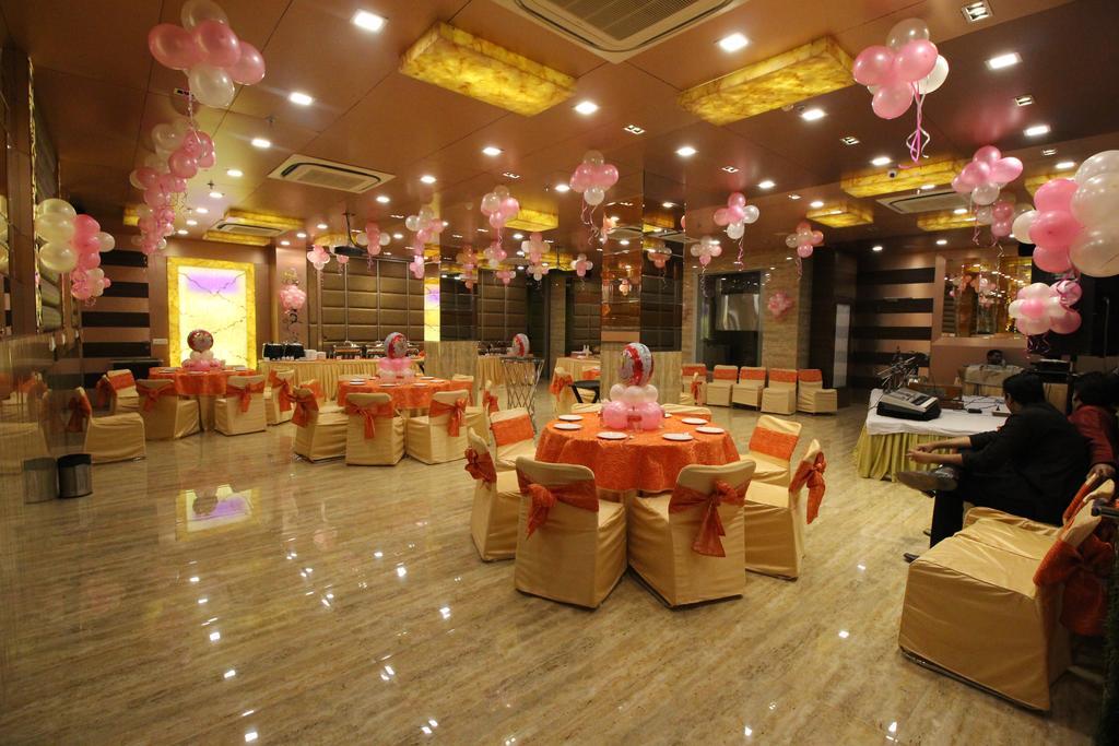 Hotel Golden Grand Delhi  Exterior photo