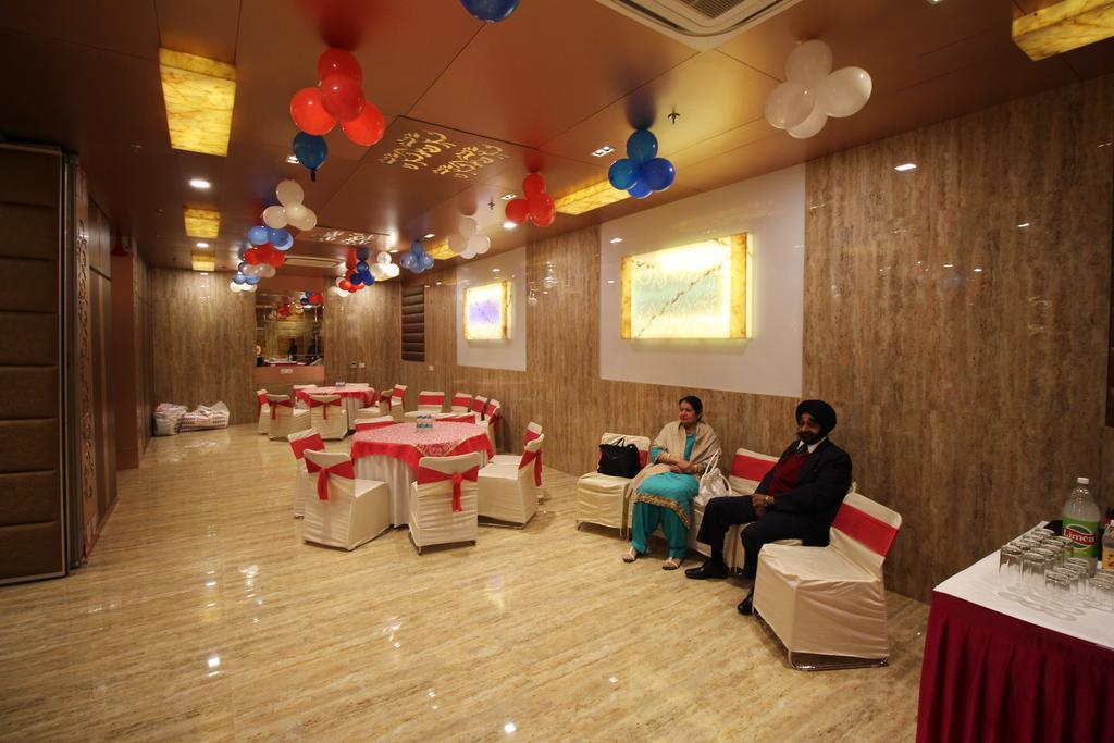 Hotel Golden Grand Delhi  Exterior photo