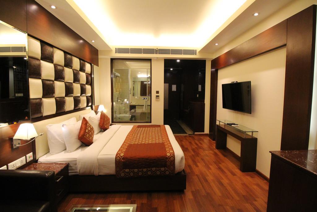 Hotel Golden Grand Delhi  Exterior photo