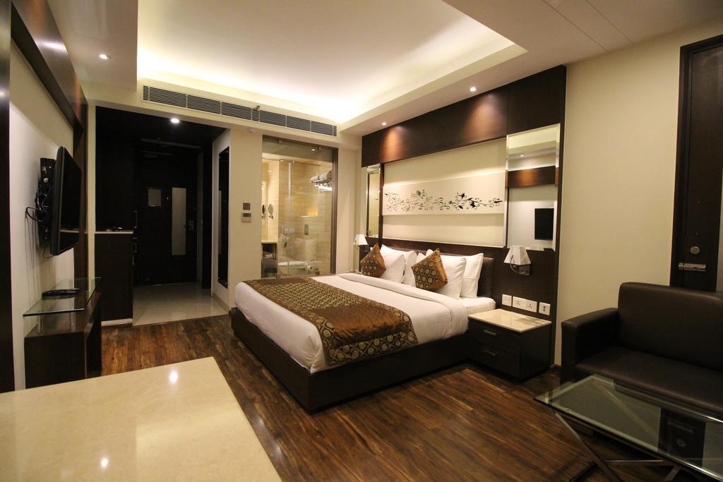 Hotel Golden Grand Delhi  Exterior photo