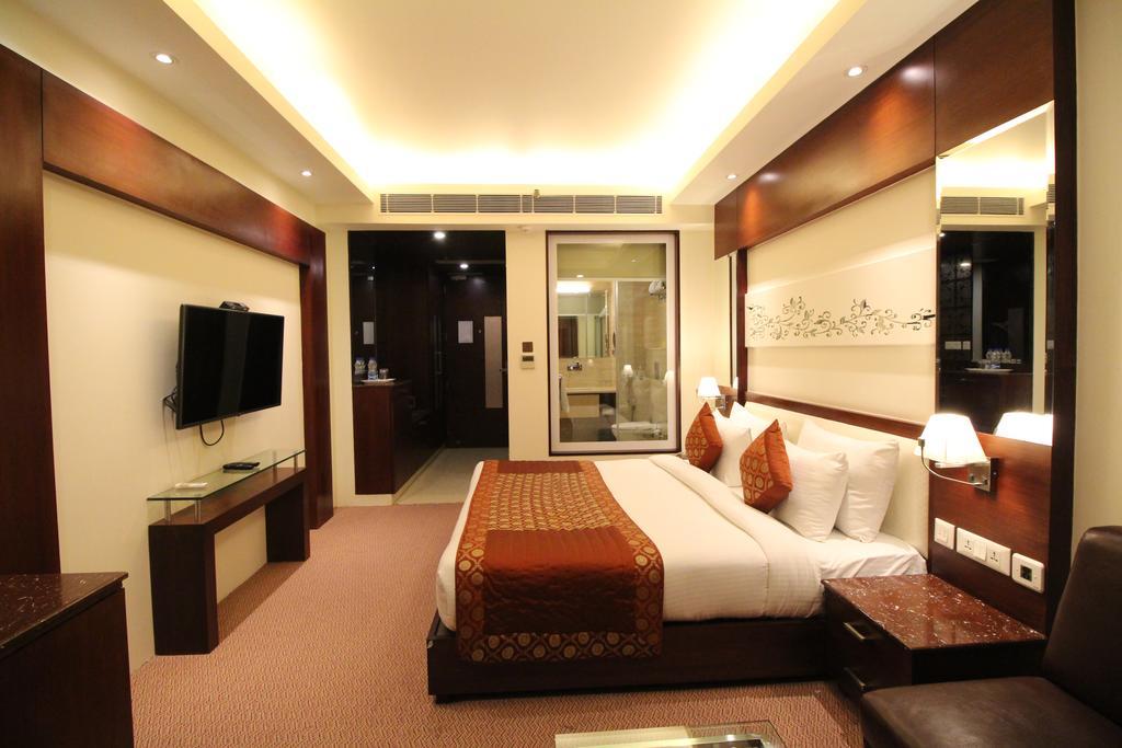 Hotel Golden Grand Delhi  Exterior photo