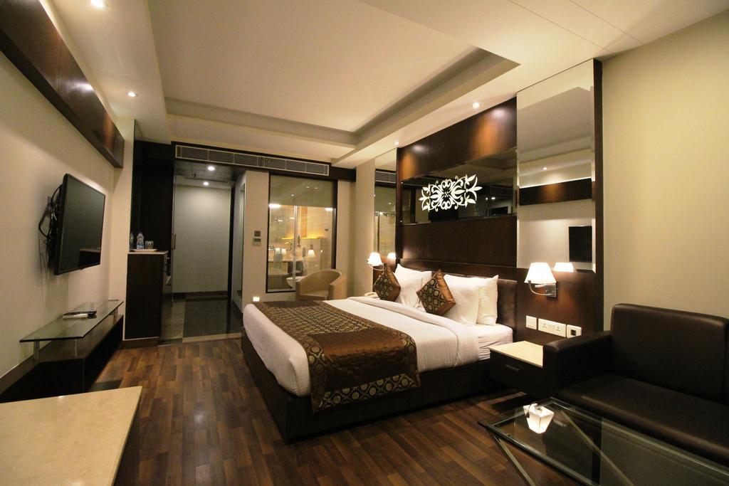 Hotel Golden Grand Delhi  Exterior photo