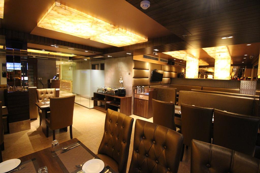Hotel Golden Grand Delhi  Exterior photo