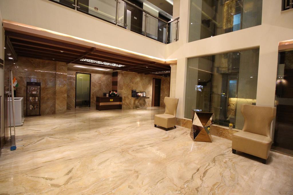 Hotel Golden Grand Delhi  Exterior photo