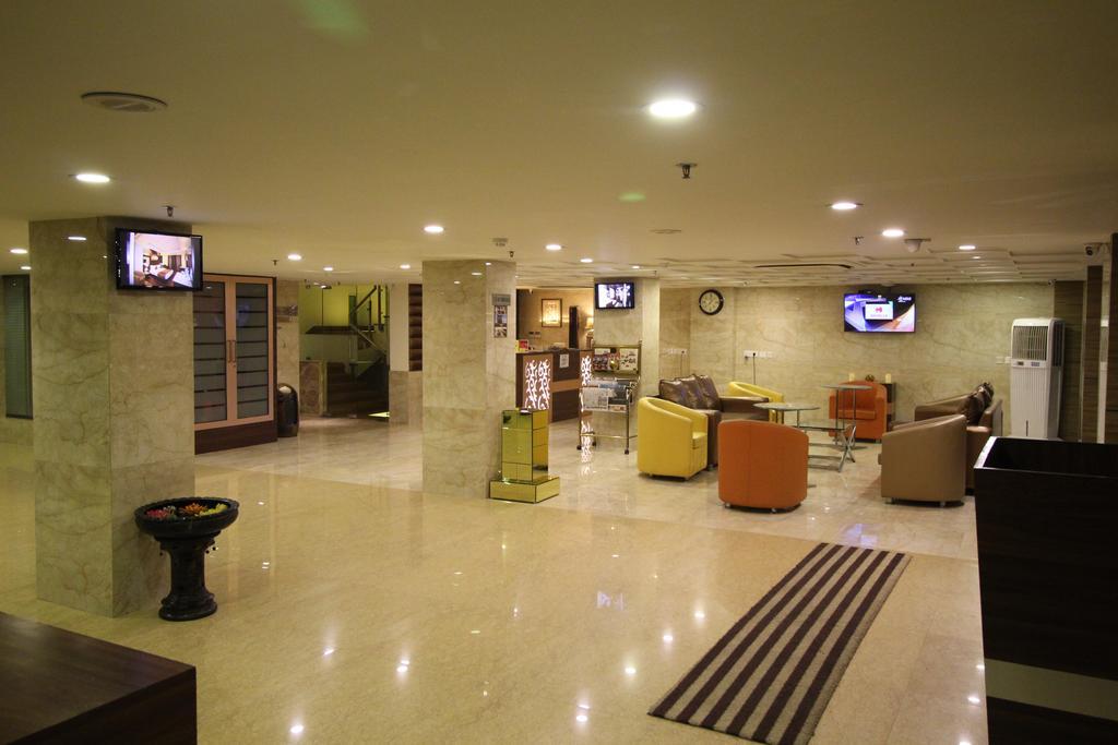 Hotel Golden Grand Delhi  Exterior photo