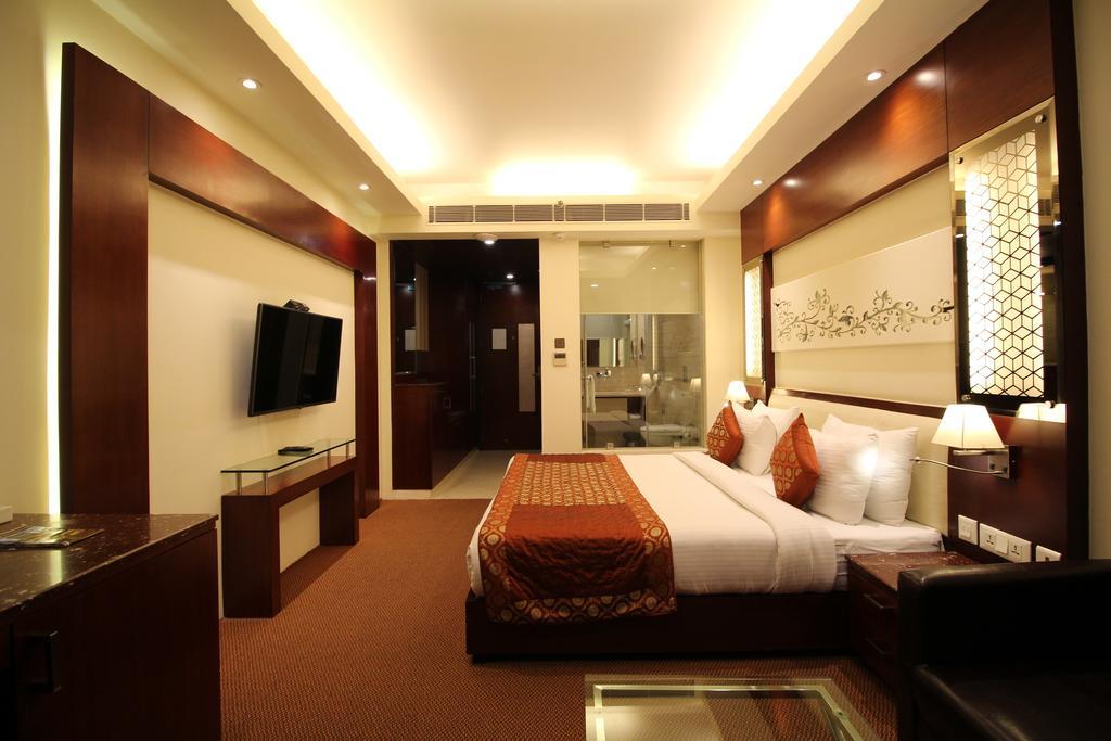 Hotel Golden Grand Delhi  Exterior photo