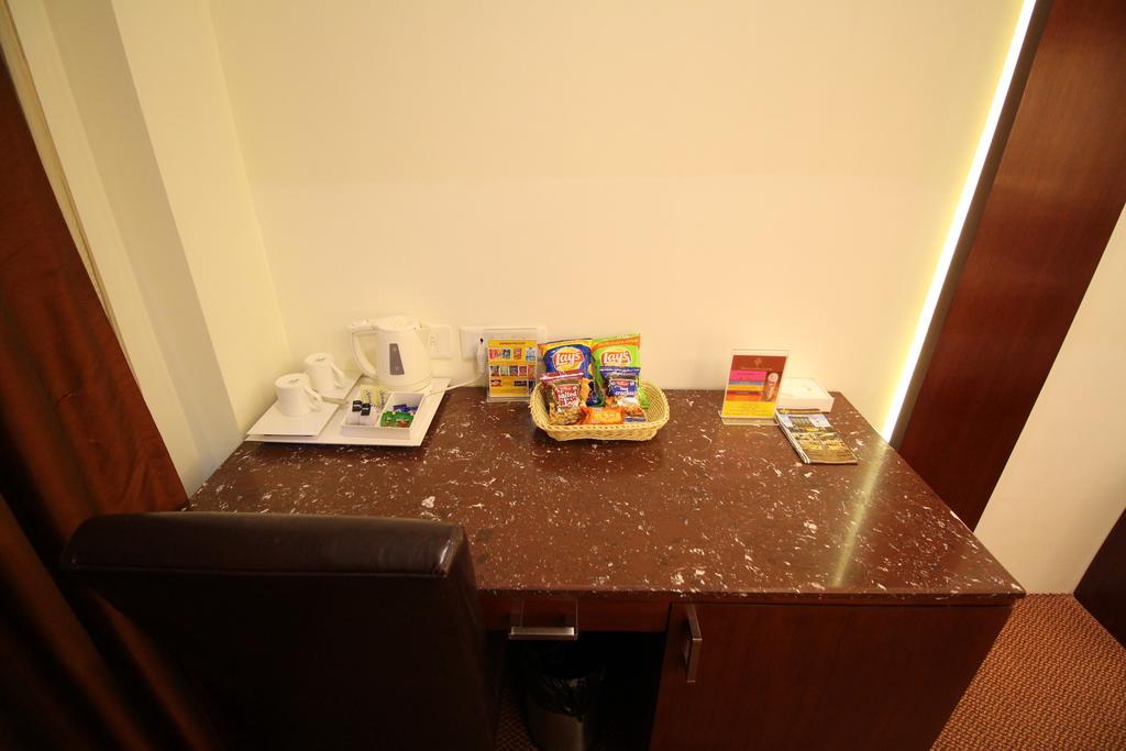 Hotel Golden Grand Delhi  Exterior photo