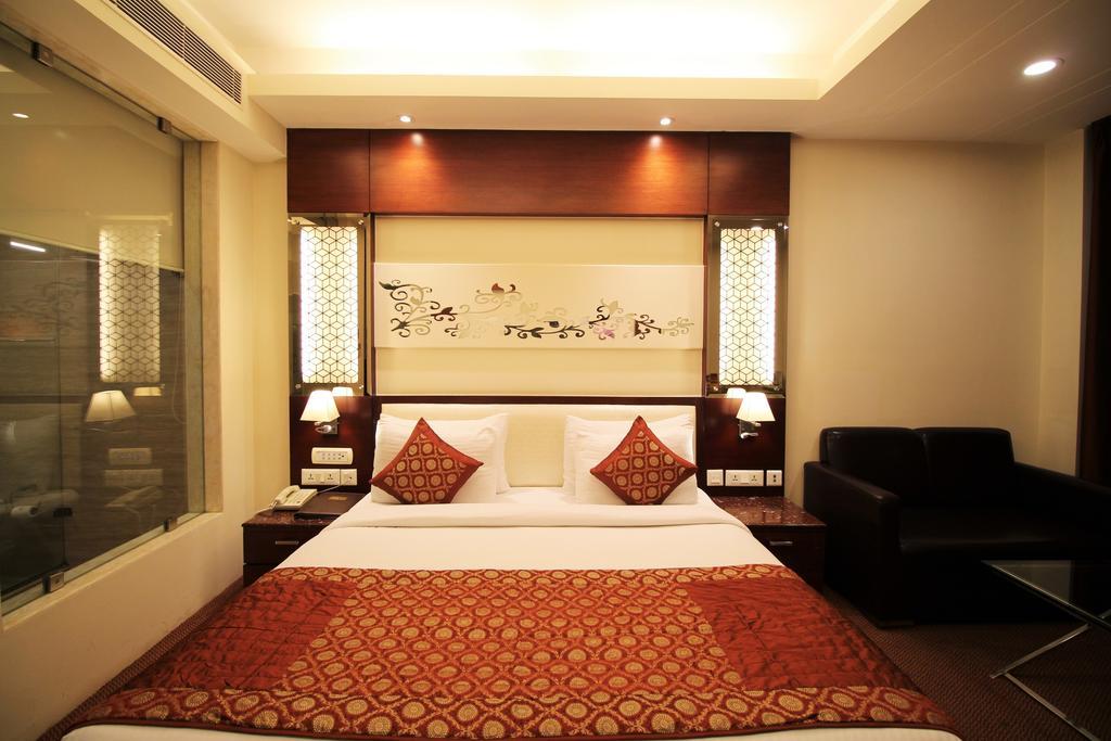 Hotel Golden Grand Delhi  Exterior photo