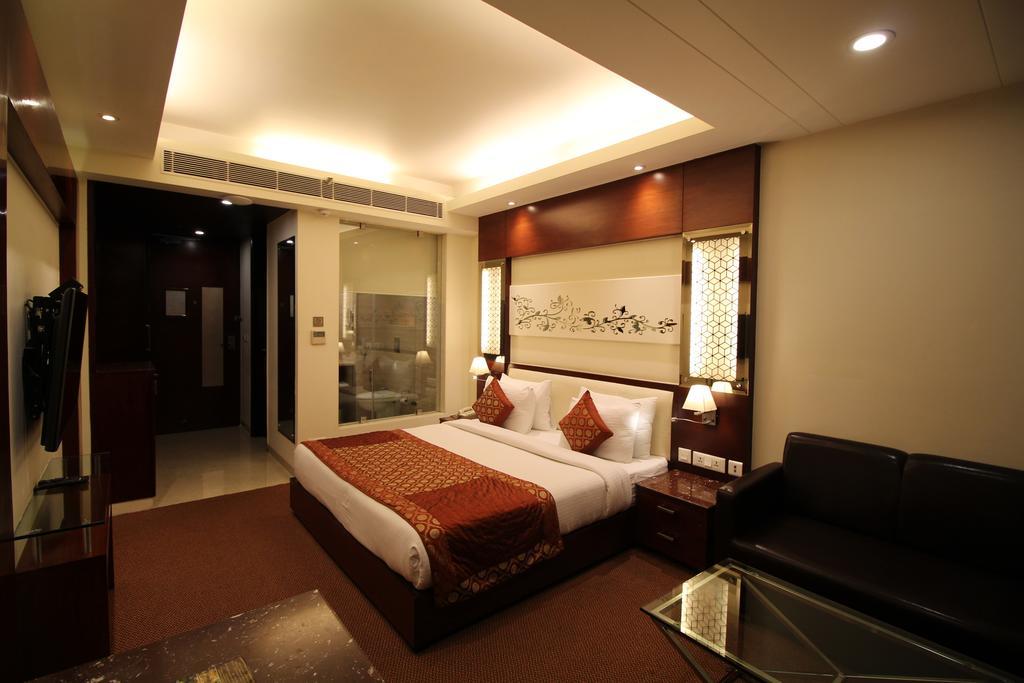 Hotel Golden Grand Delhi  Exterior photo