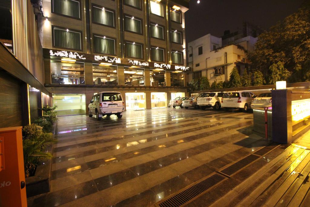 Hotel Golden Grand Delhi  Exterior photo