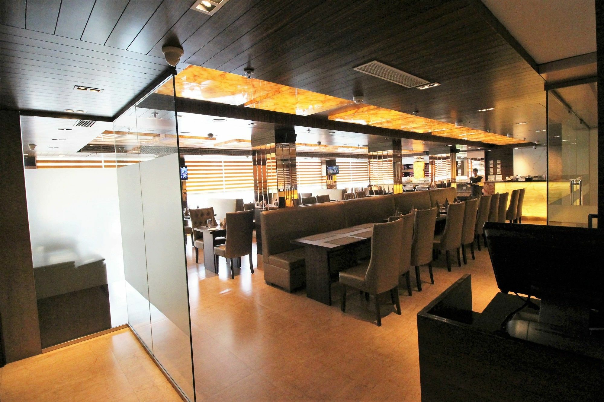 Hotel Golden Grand Delhi  Exterior photo